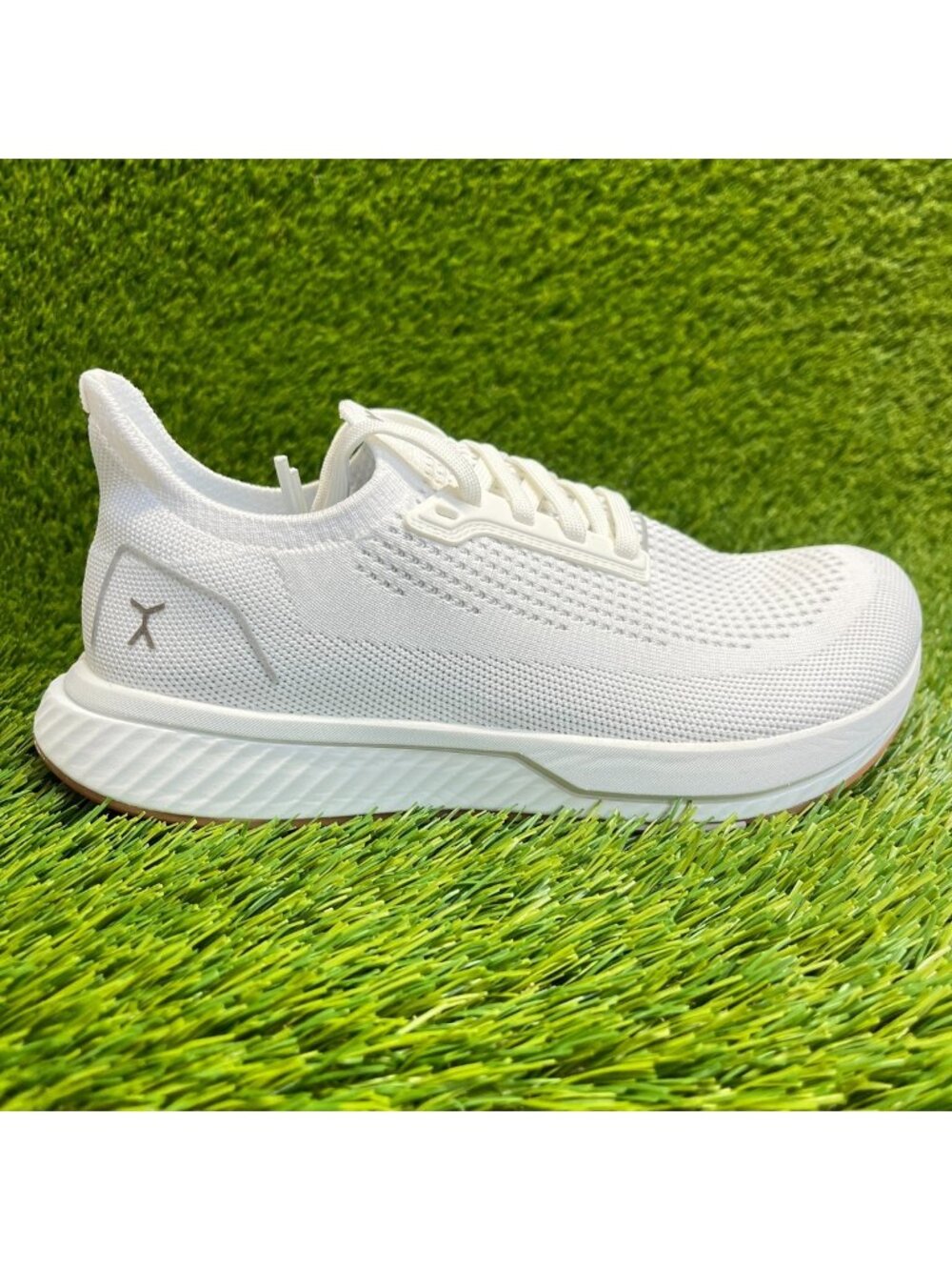 Flux Adapt Runner White Gum Womens Size 8 Running Athletic Walking Knit Shoes
